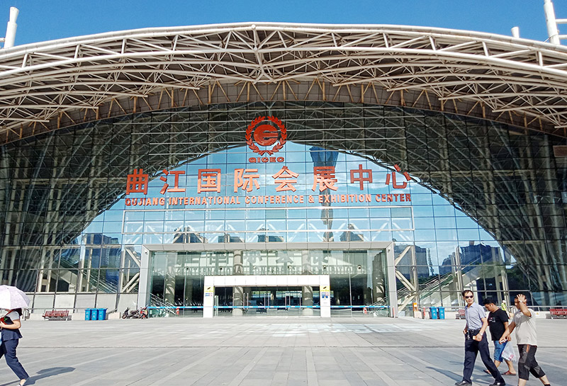 【2018西安展會】碧源達(dá)出席“知名企業(yè)走紅毯活動”，現(xiàn)場接受采訪